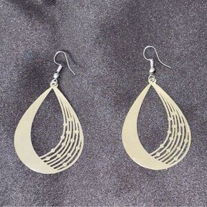 Elegant Gold Teardrop Earrings